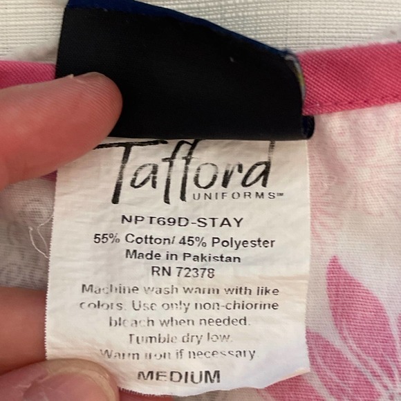 Tafford V Neck Medical Scrub Top Breast Cancer Ribbon design‎ Medium - Picture 6 of 8